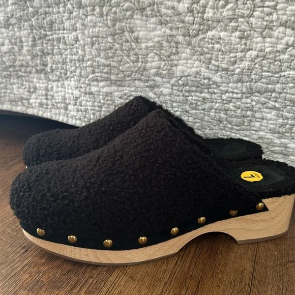 J Crew Faux Fur Sherpa Black Wooden Clogs Shoes Women Size 7 - Picture 2 of 5